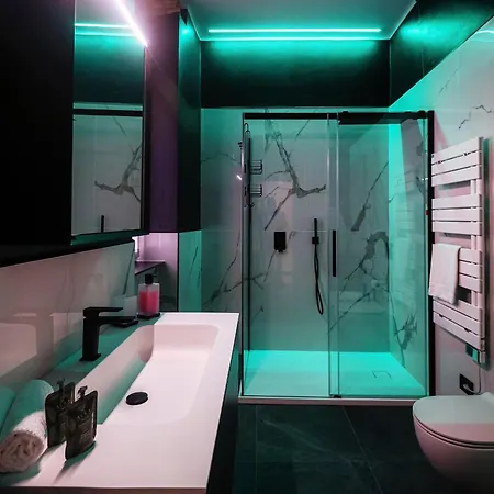 Breva - Downtown - Jacuzzi And Garden 코모