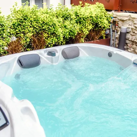 Breva - Downtown - Jacuzzi And Garden 코모