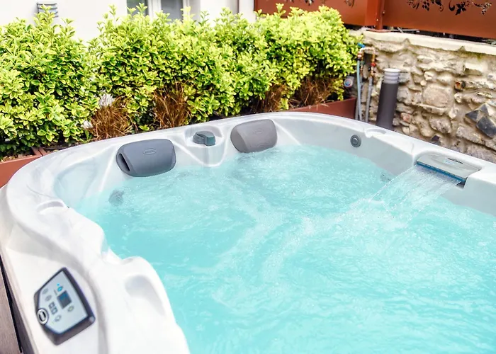 Breva - Downtown - Jacuzzi And Garden コモ