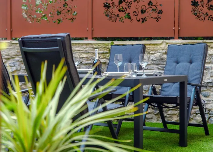 Breva - Downtown - Jacuzzi And Garden * コモ